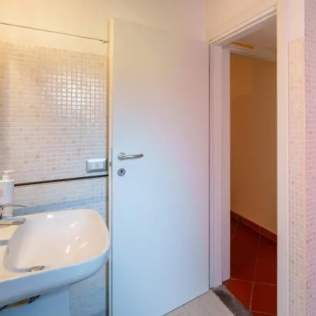 Beach Lake Apartment شقة *